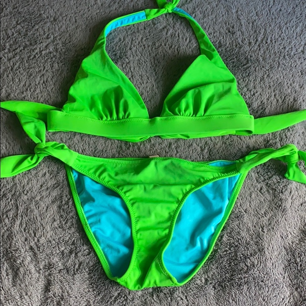 Green bikini set